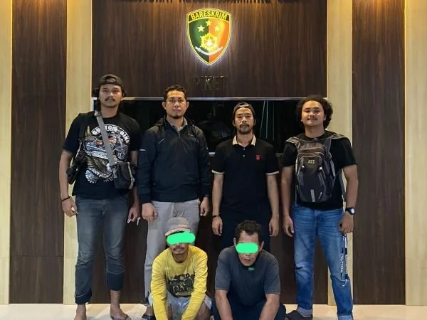 Pelaku saat berhasil diamankan tim Jatanras Polda Sulbar (Dok : Ist).