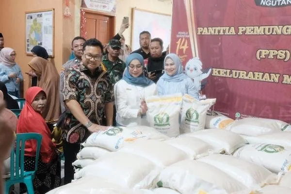 Penyalurkan Bantuan Pangan Beras di Kabupaten Gowa, (Dok: Ist).