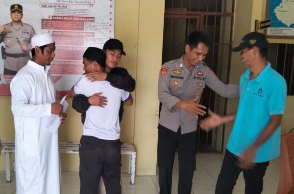 Problem solving yang dilakukan personel Polsek Kalukku kepada kedua belah pihak yang berselisih (dok:ist)