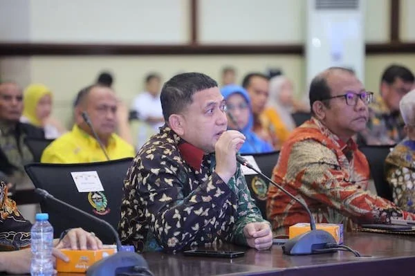 Wali Kota Makassar, Munafri Arifuddin saat Rakor Bersama Wamendagri (Dok: Ist).