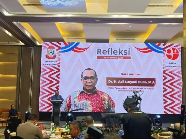 Dosen Pascasarjana Ilmu Politik dan Hubungan Internasional FISIP Universitas Hasanuddin, Dr. Adi Suryadi Culla, saat Memberikan Pemaparan di Refleksi Akhir Tahun 2025, (Dok: Sinta KabarMakassar).