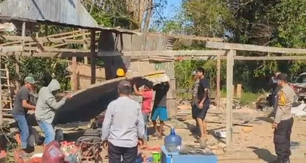 Kediaman Abdul Hakim saat dibongkar keluarga (Dok : Ist).