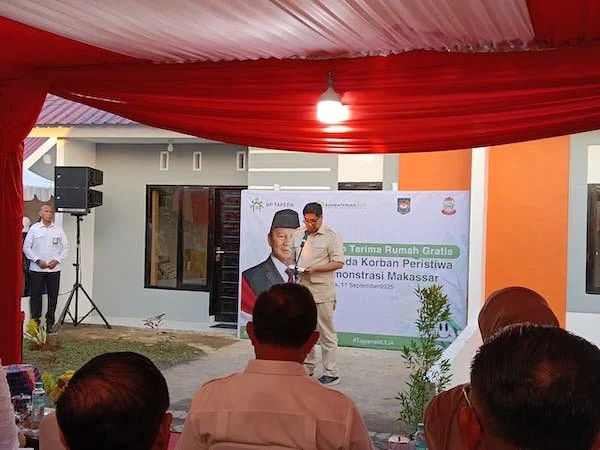 Menteri Perumahan dan Kawasan Permukiman (PKP), Maruarar Sirait, saat Sambutan di Penyerahan Rumah untuk Keluar Korban Demonstrasi Makassar, (Dok: Sinta Kabar Makassar).
