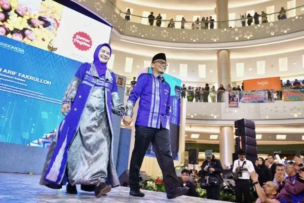 Pj Gubernur Sulsel, Prof Zudan Arif Fakrulloh dan Pj Ketua TP PKK Sulsel, Ninuk Triyanti Zudan pada KKS X Digifest South Sulawesi Digital Festival (Dok : ist).
