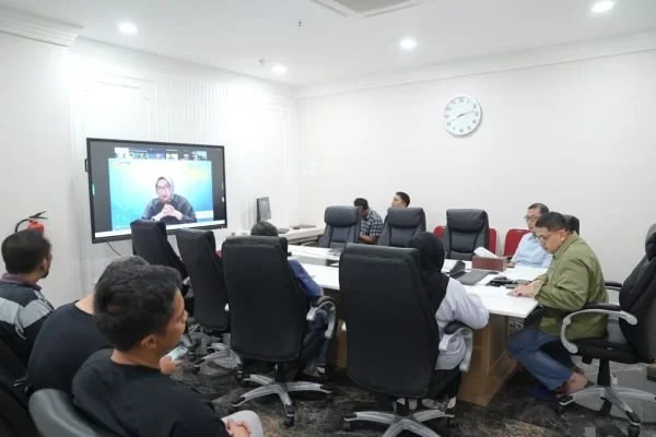 Wali Kota Makassar Munafri Arifuddin, bersama Jajaran Melakukan Rapat Bersama PANRB Terkait Situasi Makassar Melalui Daring, (Dok: Ist).