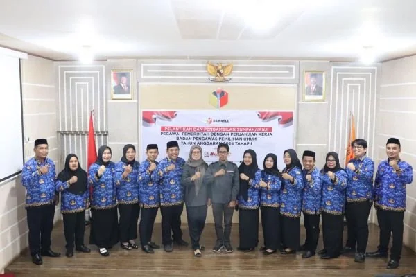 Pelantikan PPPK Bawaslu Luwu Timur (Dok : Ist).