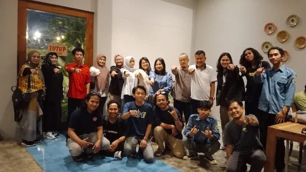 Kadis Kominfo dan Plt Kepala Kesbangpol Sulbar saat  melakukan silaturahmi dengan pengurus IKAMA Sulbar Yogyakarta (dok:Ist)