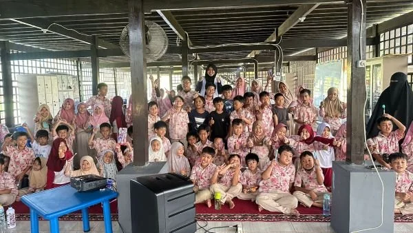 Sekolah Alam Bosowa bekerja sama dengan Klinik Pratama Bosowa mengadakan kegiatan sosialisasi dan edukasi kesehatan gigi dan mulut (Dok : Ist).