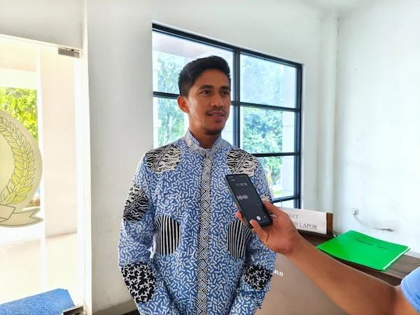 Mantan Pemain Timnas Indonesia Ardan Aras saat diwawancarai di Mamuju (dok:ist)
