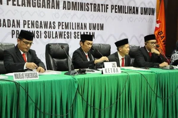 Suasana sidang perdana administrasi dugaan pelanggaran rekapitulasi tingkat provinsi di ruang Sidang Bawaslu Sulsel jalan AP Pettarani Makassar.