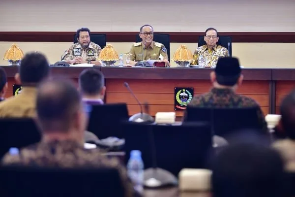 Pj Gubernur Sulsel, Prof Zudan Arif Fakrulloh dan Ketua Komite II DPD Yorrys Raweyai (Dok : ist).