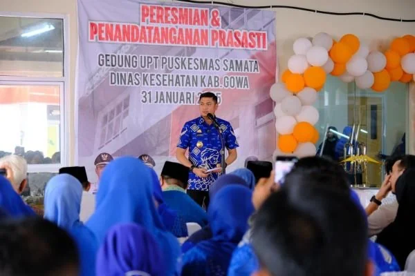 Bupati Gowa, Adnan Purichta Ichsan saat meresmikan salah satu Puskesmas di Gowa (Dok : Ist).