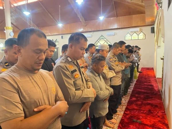 Shalat Ghaib yang digelar Polres Majene (Dok : Ist).