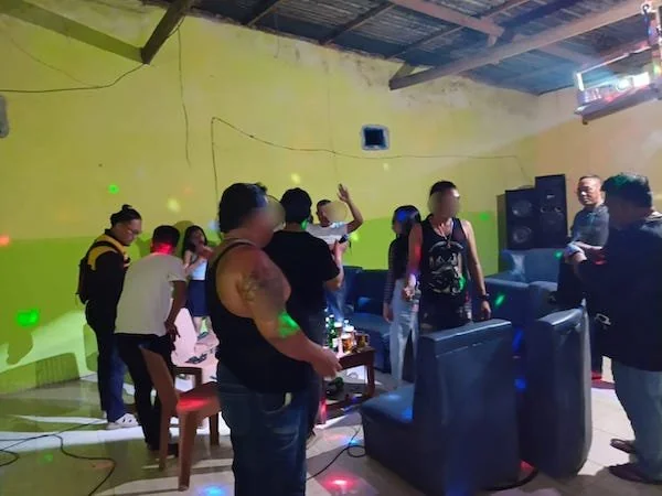 petugas gabungan melakukan pemeriksaan dibeberapa tempat hiburan malam di bira ist