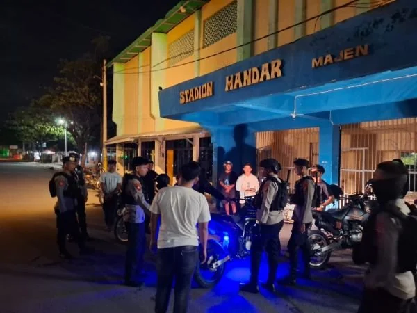 Patroli Malam yang dilakukan personel Polres Majene (Dok : Ist).