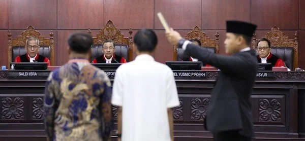 Saksi Pemohon diambil Sumpahnya Dihadapan Majelis pada Sidang Lanjutan Uji Materiil Undang-Undang Nomor 12 Tahun 1980 tentang Hak Keuangan/Administratif Pimpinan dan Anggota Lembaga, (Dok: Ist).
