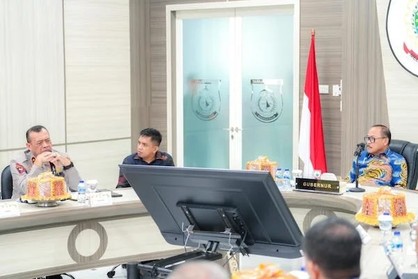 Gubernur bersama Forkopimda Sulbar saat membentuk tim terpadu (dok:Ist)