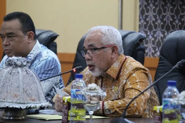 Wabup Bantaeng, H. Sahabuddin saat memimpin rapat Monitoring dan Evaluasi (Monev) realisasi keuangan dan kegiatan pembangunan daerah Triwulan III (Juli–September) Tahun Anggaran 2025. Dok. Ist