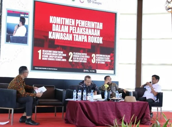 PJ Sekda Makassar, Firman Hamid Pagarra, saat menjadi keynote speaker dalam forum The 3rd Mayor Meeting For Eastern Indonesia, di Hotel Aston, Rabu (24/04).
