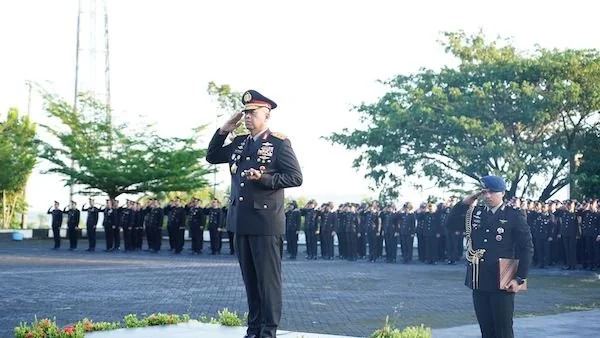 Kapolda Sulbar saat memimpin upacara hari lahir Pancasila (dok: Ist)