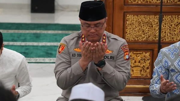 Kapolda Sulbar Irjen Pol Adi Deriyan Jayamarta saat mengikuti doa bersama Forkopimda Sulbar(dok:ist)