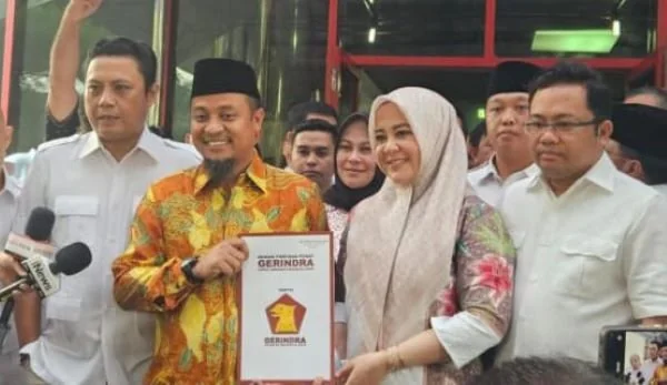 Dewan Pimpinan Pusat Partai Gerindra akhirnya menyerahkan rekomendasi B1 KWK ke pasangan bakal calon Gubernur dan Wakil Gubernur Sulawesi Selatan, Andi Sudirman Sulaiman-Fatmawati Rusdi (Dok : Ist).
