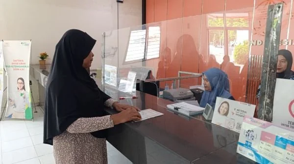 Penyaluran bantuan Asistensi Rehabilitasi Sosial (Atensi) bagi puluhan warga rentan di Kabupaten Sinjai. (Dok: Ist)