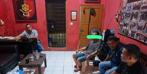 Pelaku saat diamankan di ruang Resmob Polresta Mamuju (dok:ist)