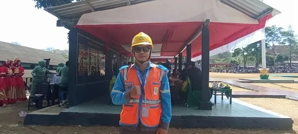 PLN ULP Malino menunjukkan komitmennya menjaga keandalan pasokan listrik dengan melakukan siaga kelistrikan pada kegiatan Penutupan Pendidikan Pertama Tamtama Infanteri TNI AD Gelombang II Tahun Anggaran 2026 (Dok: Ist)