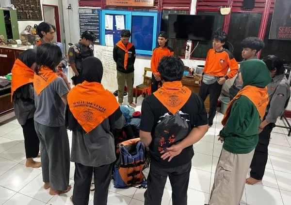 Unit Kegiatan Mahasiswa Search and Rescue (SAR) Universitas Hasanuddin memberangkatkan satu tim menuju Aceh Tamiang. (Dok: Ist)