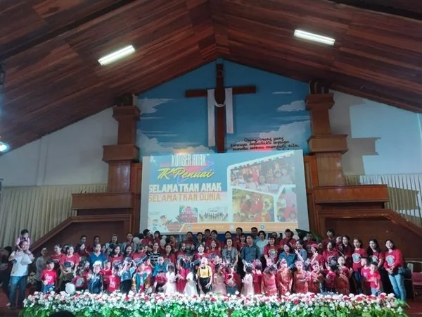 TK Penuai menggelar konser. Dimana konser dikhususnya bagi anak-anak dengan mengangkat thema "Selamatkan Anak Selamatkan Dunia", Sabtu (9/3).
