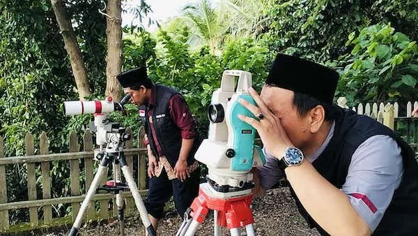 Tim Hisab Rukyat Kanwil Kemenag Sulbar saat melakukan pemantauan (dok:Ist)