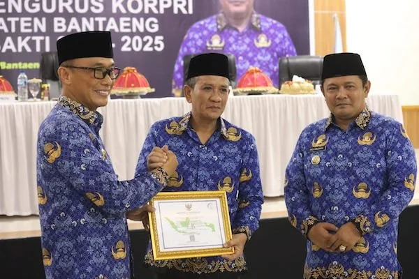 Pj Gubernur Provinsi Sulawesi Selatan, Prof. DR. Zudan Arif Fakrulloh, didampingi Pj. Bupati Bantaeng, Andi Abubakar, menghadiri pengukuhan Dewan Pengurus Korps Pegawai Republik Indonesia (KORPRI) Kabupaten Bantaeng (Foto : IST)