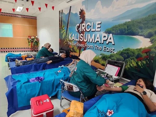 Indosat Kalisumapa saat menggelar aksi donor darah (Dok: Ist)