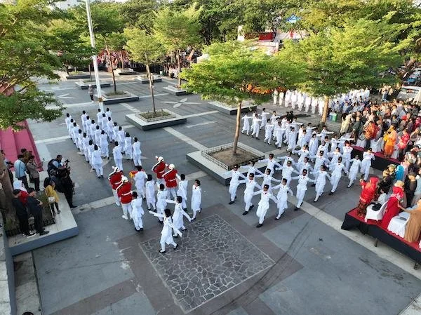Upacara penurunan bendera Merah Putih yang dilaksanakan di Anjungan Pantai Losari pada Sabtu (17/08) (doc ist)