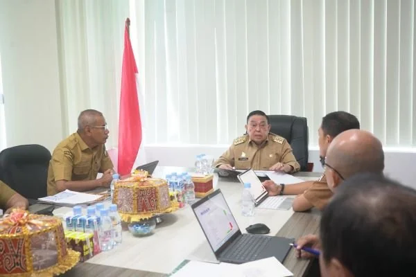 Wagub Sulbar Salim S Mengga saat memimpin rapat Pengamanan dan Penertiban Randis (Dok : Ist).