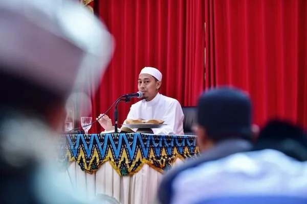 Ustaz Mufassir Arif, Lc., M.A saat membawakan Kajian Islam Ilmiah di Rujab Gubernur Sulsel (dok. Ist)