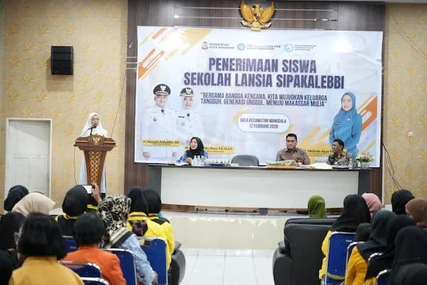 Suasana Ketua Tim Penggerak PKK Kota Makassar, Melinda Aksa Munafri, saat Penerimaan Siswa Baru, (Dok: Ist).