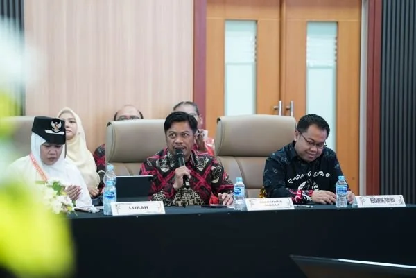 Pj Sekda Makassar, Firman H Pagarra saat tahapan Presentasi Kelurahan Manggala sebagai wakil kota Makassar dalam Lomba desa dan kelurahan (Dok : Ist).