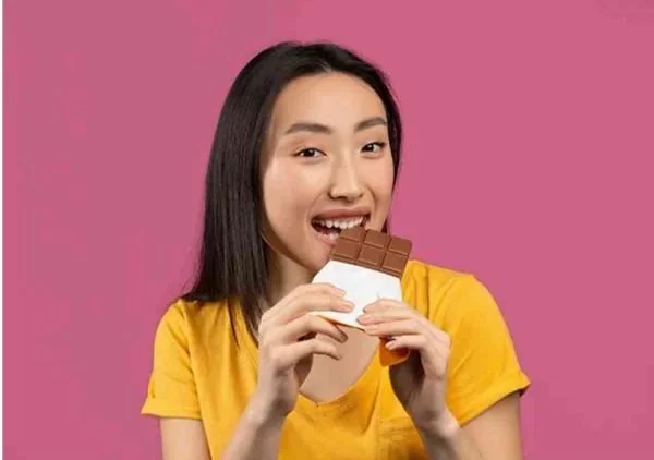 Ilustrasi makan coklat (Dok: Int)