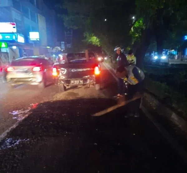 Pengerjaan Jalan Hertasning pada Minggu, (12/5).