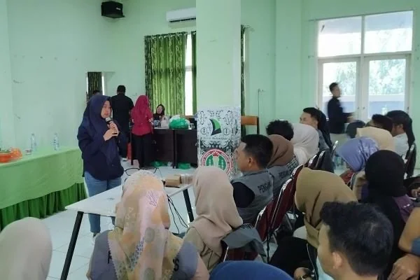 Kordiv Hukum, Pencegahan, Parmas, dan Humas Bawaslu Kabupaten Bantaeng saat hadir di kegiatan Penguatan Kapasitas untuk Pengawas Tempat Pemungutan Suara (Dok : Ist).