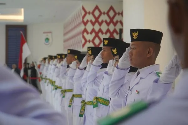 Paskibraka Provinsi Sulawesi Barat dikukuhkan Gubernur Suhardi Duka (Dok : Ist).