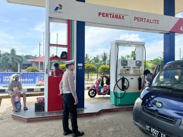 Personel Polres Mamuju Tengah saat menggelar patroli rutin (Dok : Ist).
