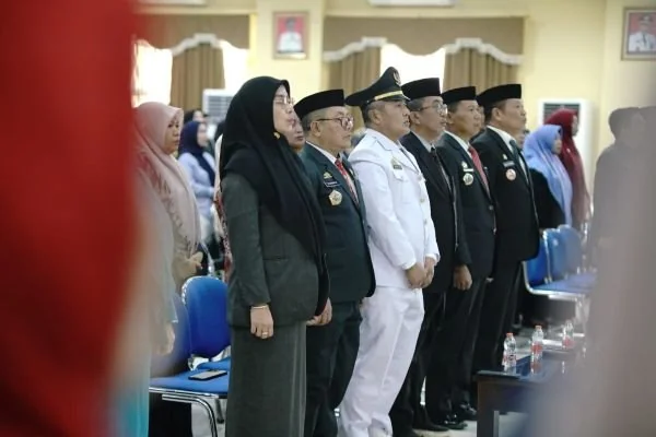 Bupati Jeneponto, H. Paris Yasir, resmi melantik dan mengambil sumpah sejumlah Pejabat Pimpinan Tinggi Pratama dan Pejabat Administrator. (Dok: Ist)