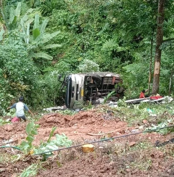 minibus yang mengalami kecelakaan di kota Palopo (Dok:Ist)