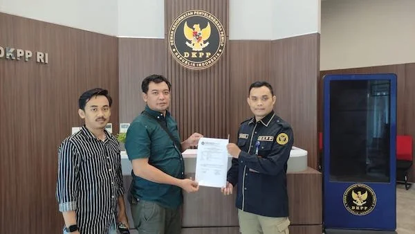 Tim Sarif - Qalby, Hardianto Haris saat melaporkan KPU Jeneponto ke DKPP (FOTO/IST).