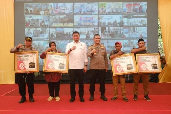Bupati Gowa, Adnan Purichta Ichsan mengapresiasi berbagai program Polda Sulsel yang menyasar Kabupaten Gowa yakni bakti kesehatan, bakti sosial disandingkan Peresmian Bedah Rumah dan Mushola Al-Aqhsa Polsek Barombong (Dok : ist).