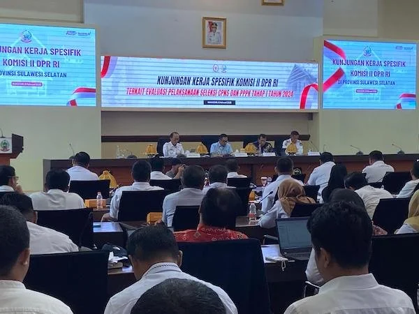 Wakil Menteri Pendayagunaan Aparatur Negara dan Reformasi Birokrasi, Purwadi Arianto dan Pj Gubernur Sulsel, Prof Fadjry Djufry di Kantor Gubernur Sulsel (Dok: Nofi KabarMakassar)