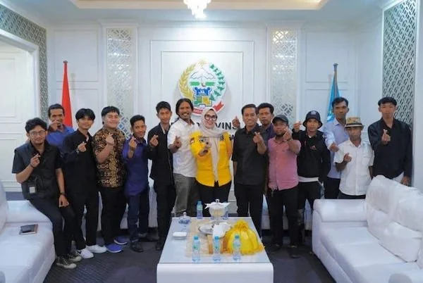 Ketua DPRD Sulsel, Andi Ina Kartika Sari bersama petani milenial Barru. Dok IST